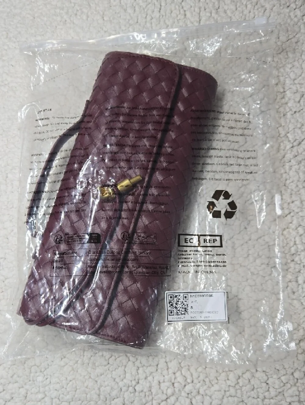 Rich Wine Faux Leather Handbag Interior with Zipper Pocket - Picture 9 of 9